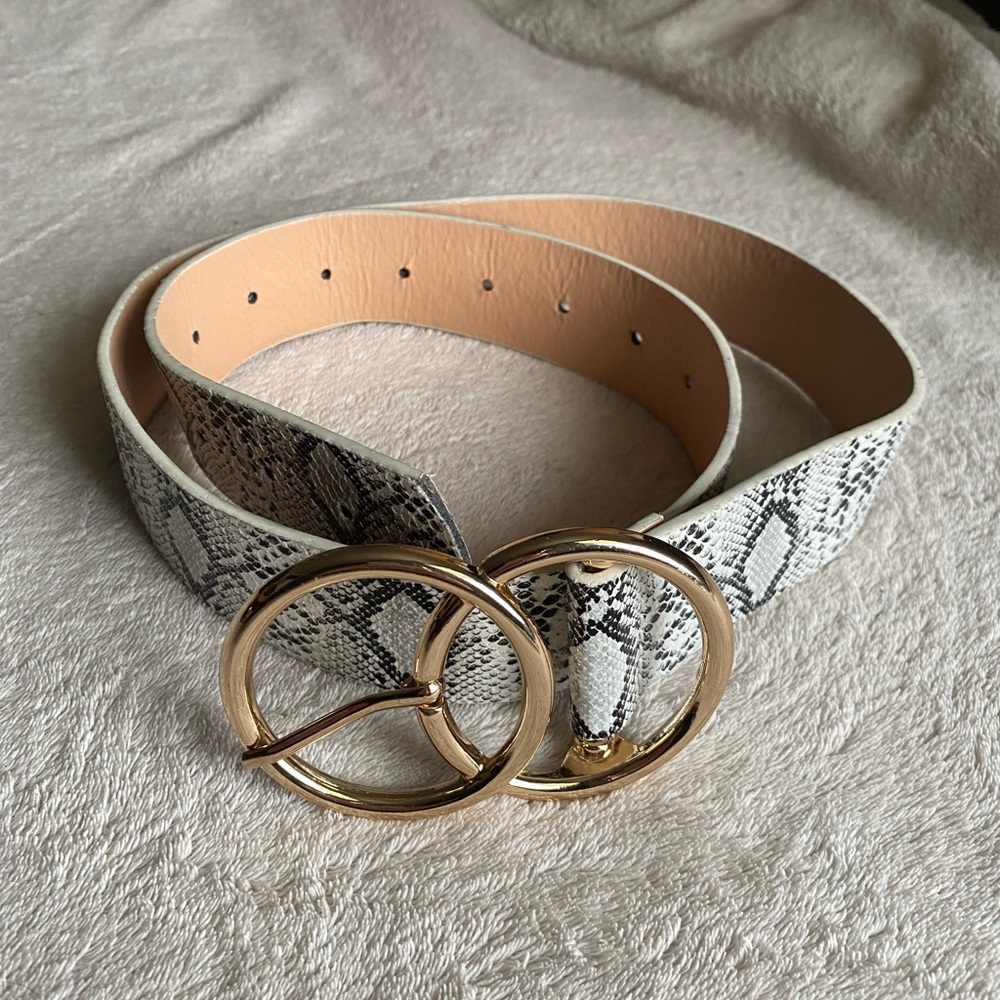 Snakeskin print belt